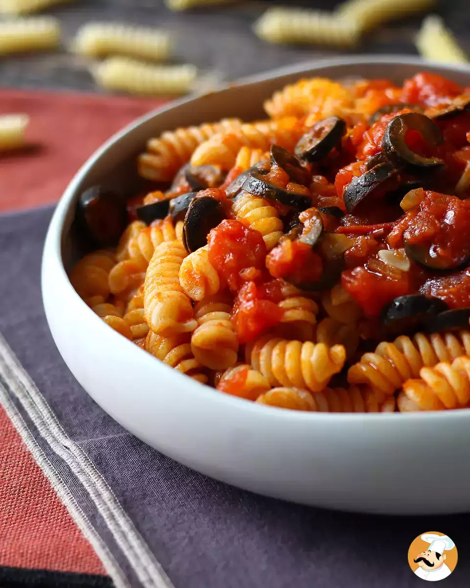 7. Fusilli fekete olívamártással