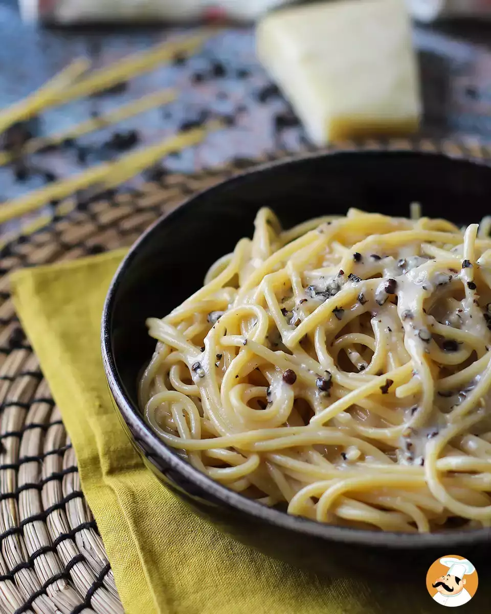 2. Spagetti sajttal és borssal
