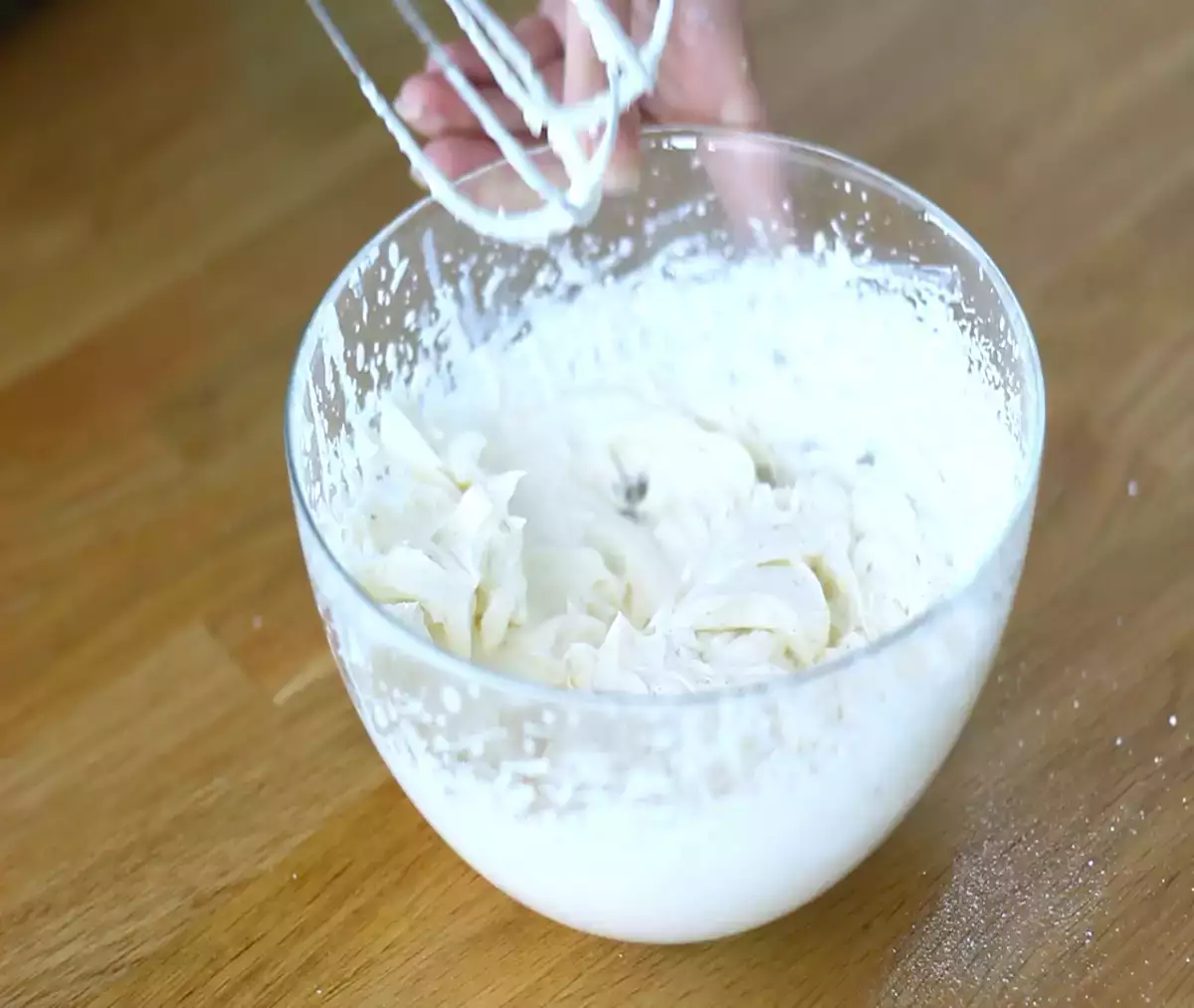 2. lépés: Készítsük el a mascarpone krémet.