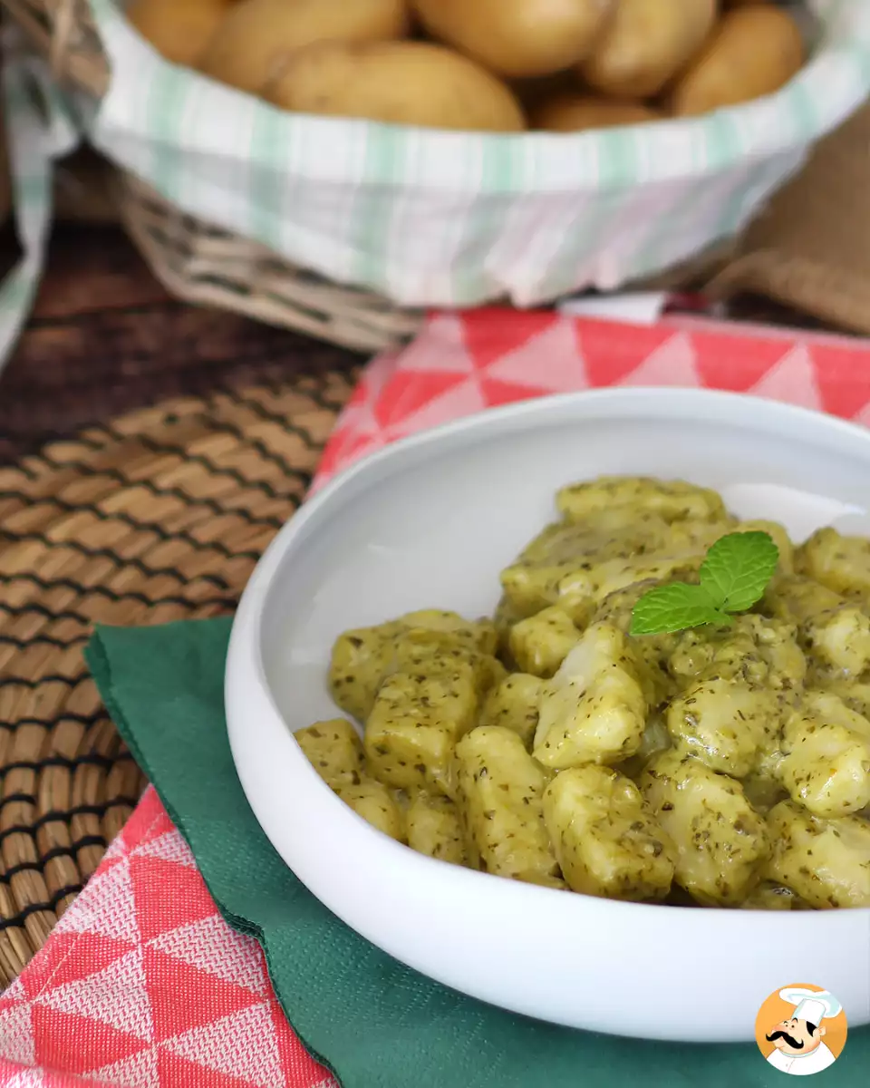 Házi burgonya gnocchi pesto mártással