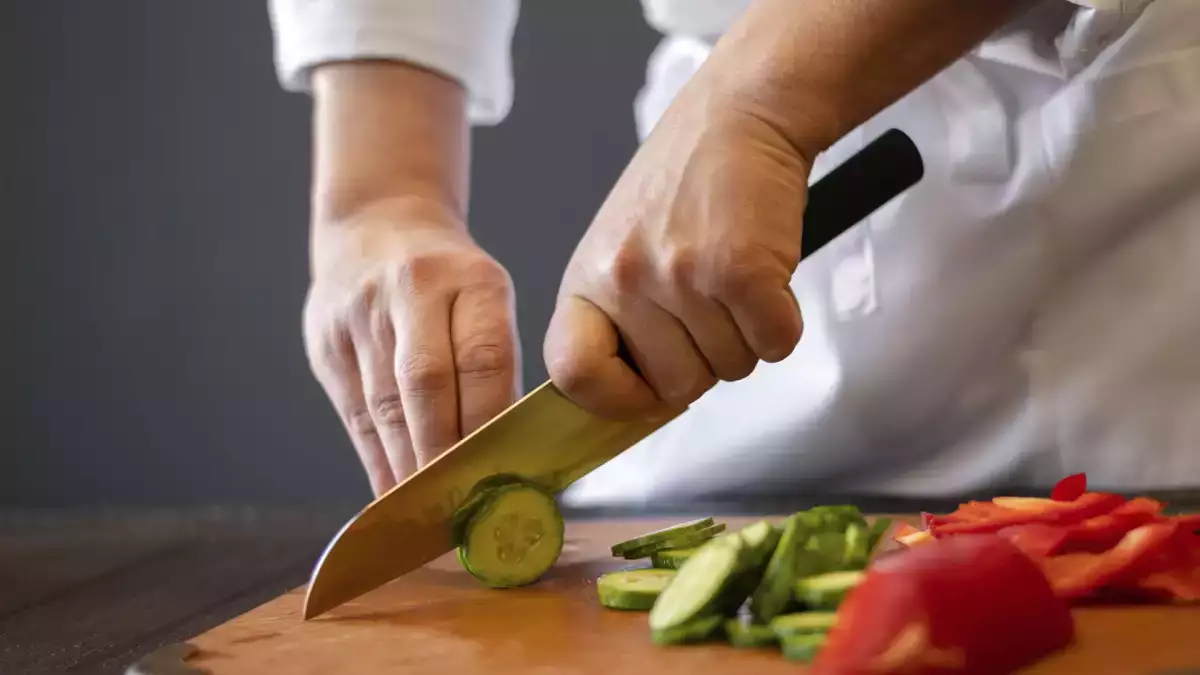 Szeretné hosszabb ideig jó állapotban tartani a késeket? Íme az alapvető tippek, amelyeket érdemes követnie