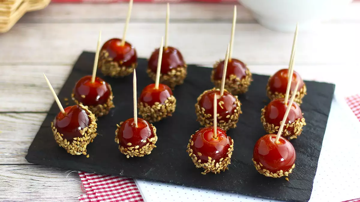 Cseresznyeparadicsom a csúcson: 6 egyszerű és eredeti recept a nyári előételekhez