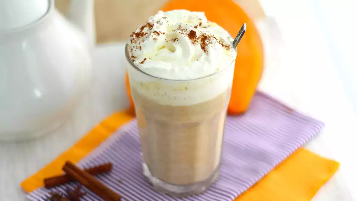 Starbucks Pumpkin Spice Latte: a menübe való visszatérés és az otthoni elkészítés receptje