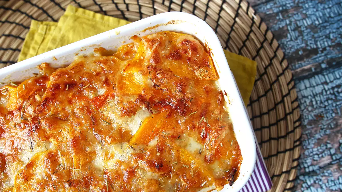 Hogyan készítsünk tökéletes vegetáriánus sütőtök parmigiana-t (még akkor is, ha kezdő vagy a konyhában)