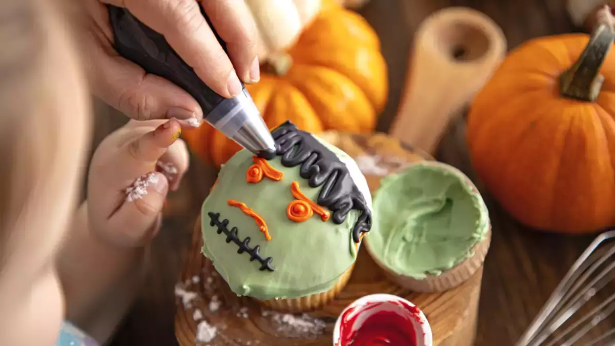 Négy ételfestékkel elkövetett hiba, ami megmagyarázza, miért nem úgy sikerülnek a halloweeni desszertek, ahogyan azt remélted.
