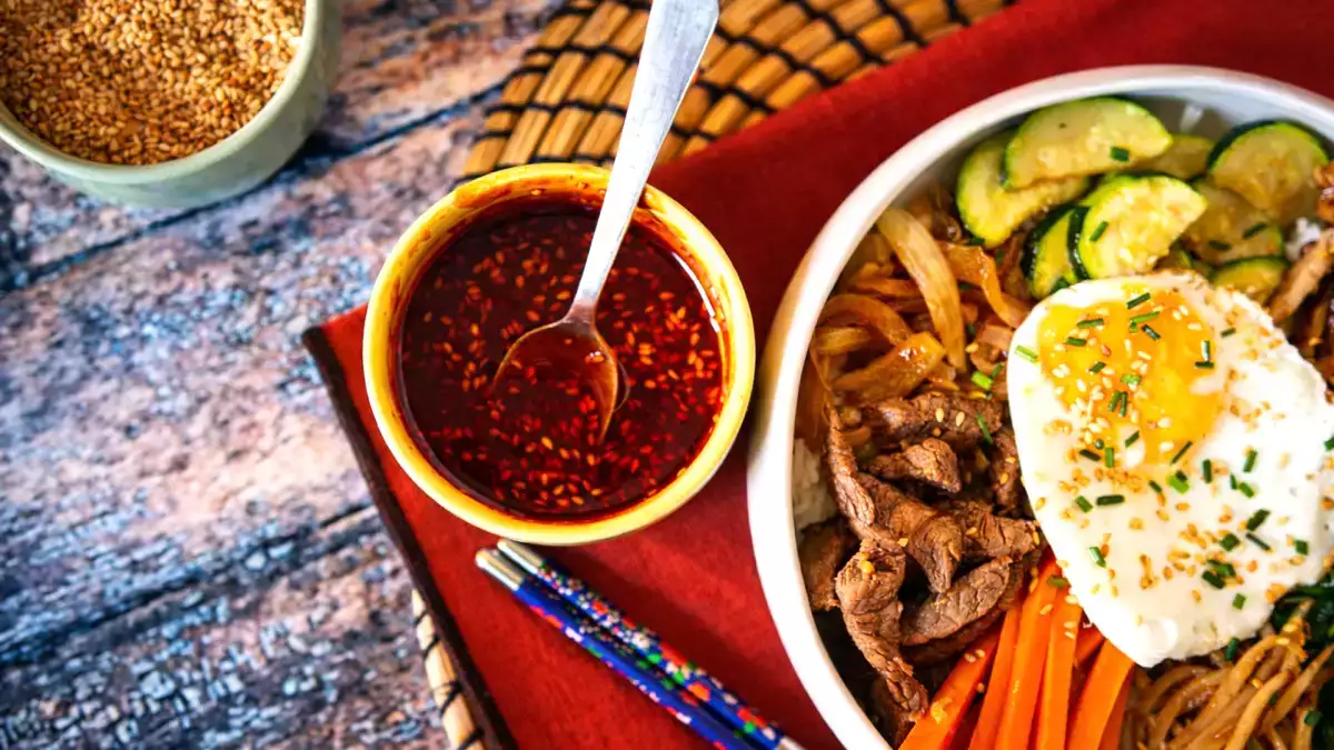Hogyan használjuk a gochujangot: a koreai vörös tészta és 7 recept az első használatához