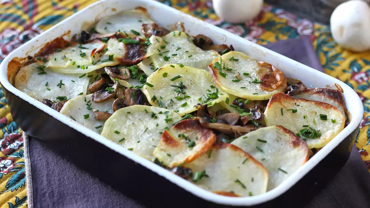 8 burgonya gratin, amely a hét minden étkezését megoldja sütőben, Air Fryerben és édesburgonyával.