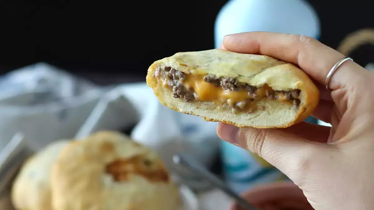 Ez a 10 olvasztott sajtos recept mindenkit megőrjít (és hamarosan megérted, miért).