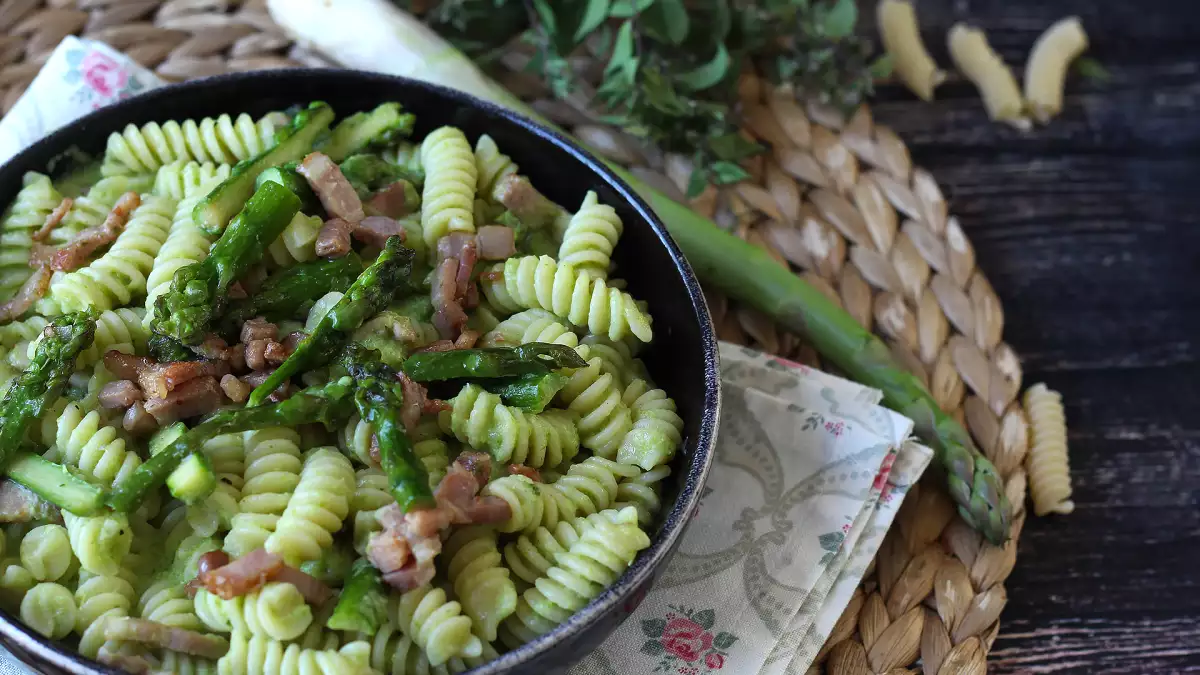 Mit kell főzni márciusban: 10 könnyű és meglepő szezonális recept a heti menü számára