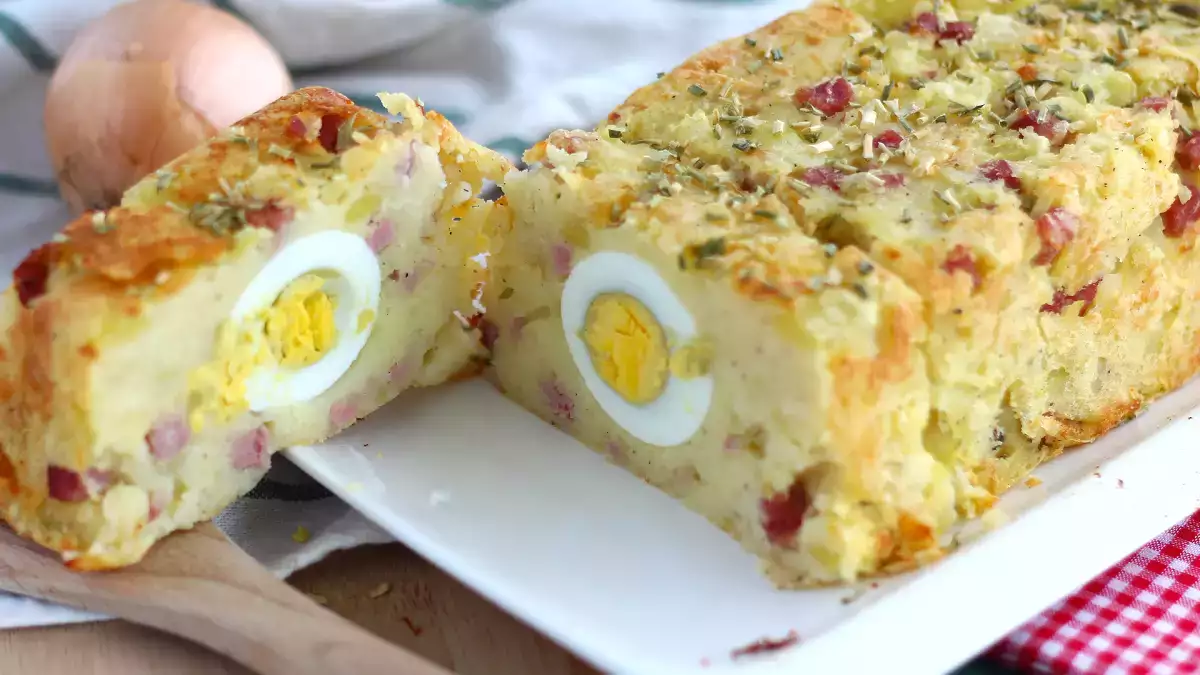 Vágja meg, és egy tojás jelenik meg benne: 5 sós recept, amely meglepi Önt húsvétkor.