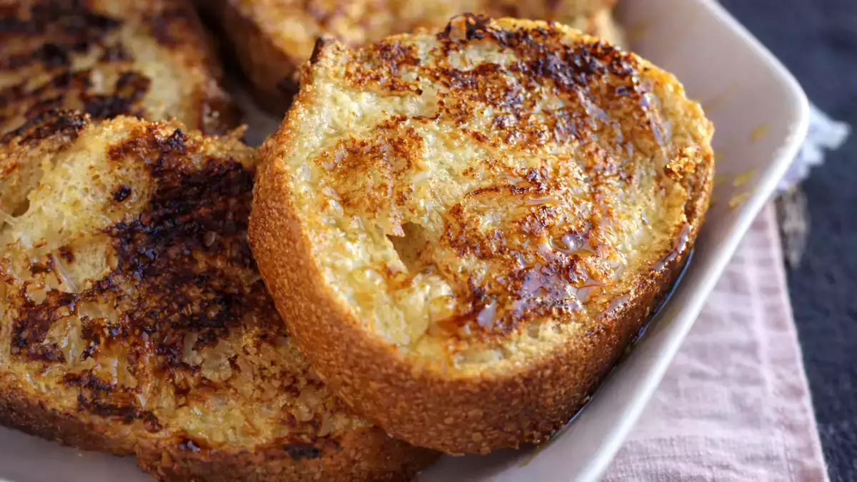Mi a legjobb kenyér a torrijas készítéséhez, és miért nem csak bármilyen kenyér megteszi?