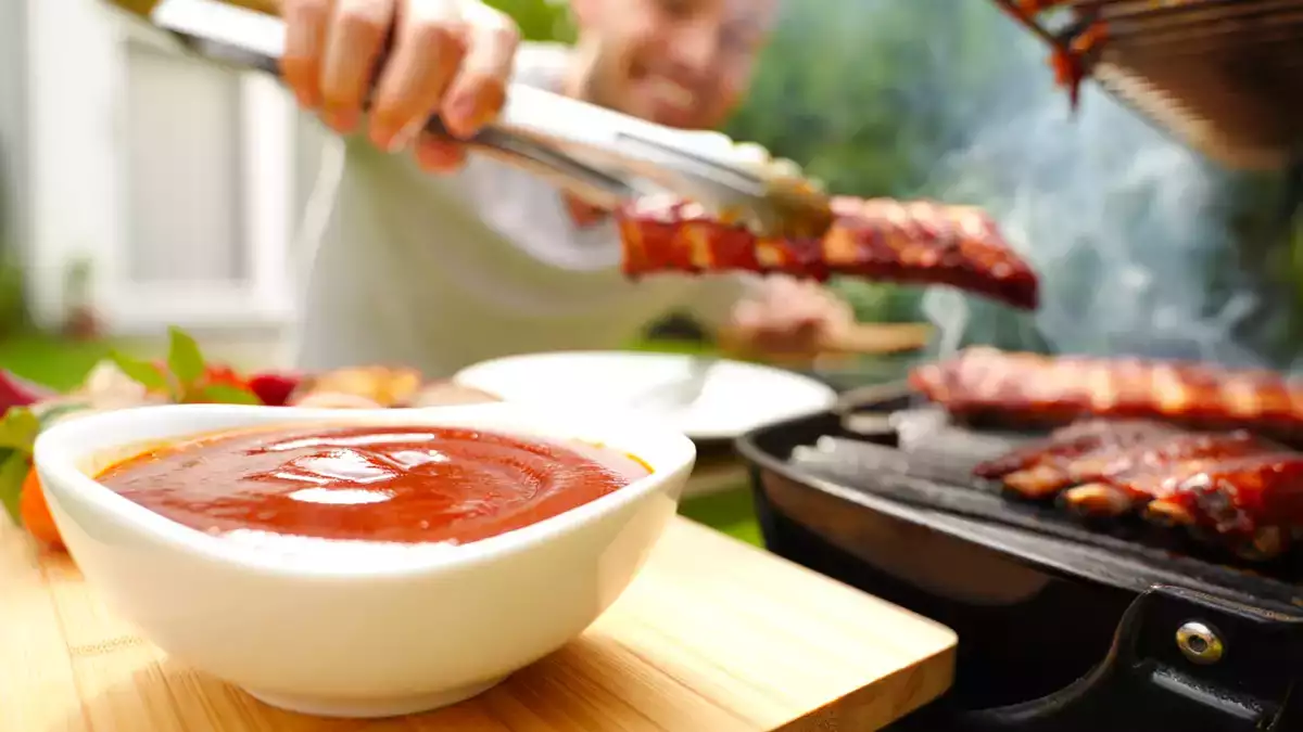 Barbecue szósz: készítse el otthon és alakítson át bármilyen húst