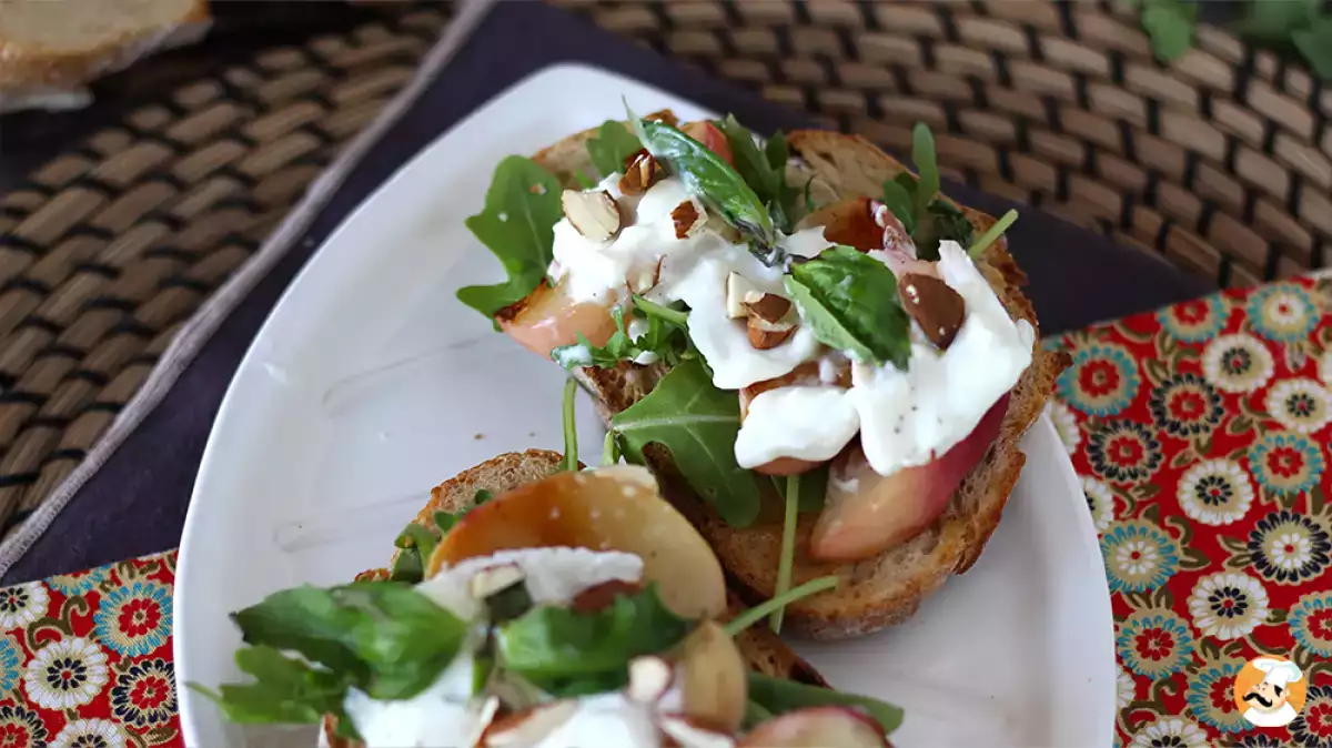 Burrata és gyümölcsök: a nyár legfinomabb kombinációi (és azok, amelyek mostanában mindenhol felbukkannak)
