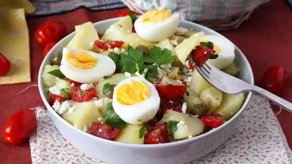 5 egyszerű és finom burgonyasaláta, amivel változatosságot vihetsz a klasszikusba anélkül, hogy bonyolultabbá tennéd a főzést