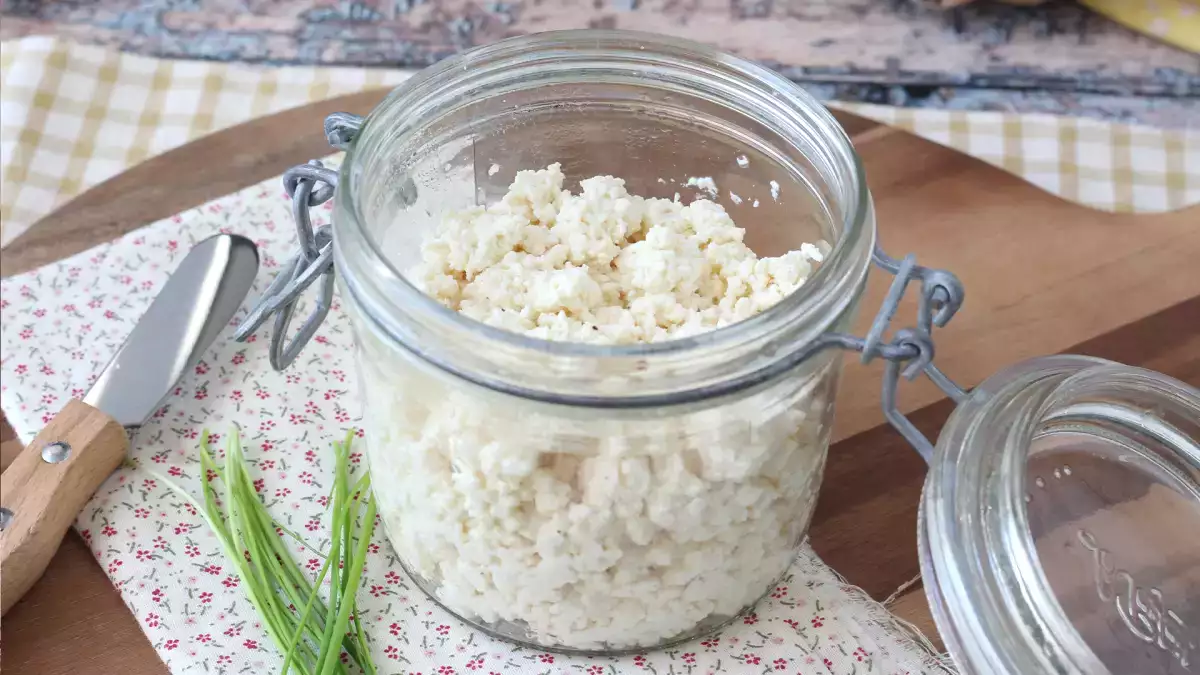 Hogyan készítsünk házi túrót? A rendkívül olcsó, mindössze 2 hozzávalóból álló recept!