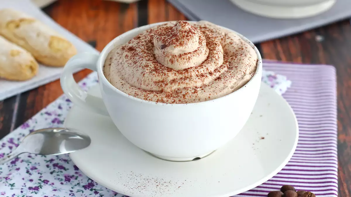Hideg kávés italok: 4 ínycsiklandó ötlet, ami biztosan megosztja az eszpresszó- és cappuccino-rajongók véleményét