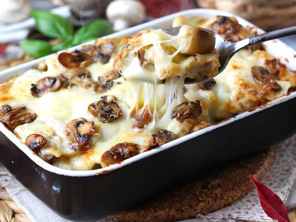 Tészta au gratin a megfelelő módon: 5 recept, amely egy hétköznapi ételt tiszta élménnyé változtat
