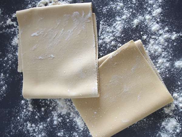 Ez a tökéletes házi lasagne tészta: nem kell előbb megfőzni, és még finomabb is.