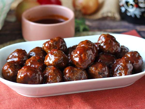 Húsgombócok légsütőben édes-savanyú barbecue mártással: az egyszerű és ellenállhatatlan recept tökéletes vacsorára és előételre (kevesebb mint 30 perc alatt kész).