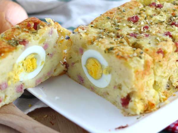 Vágja meg, és egy tojás jelenik meg benne: 5 sós recept, amely meglepi Önt húsvétkor.