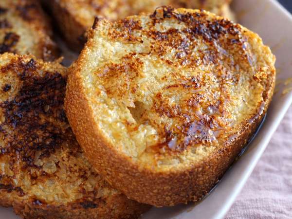 Mi a legjobb kenyér a torrijas készítéséhez, és miért nem csak bármilyen kenyér megteszi?