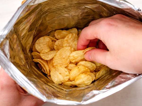 Miért van ennyi levegő a chipses zacskókban? Átvertek minket?