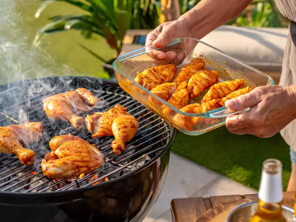 Ez a 6 pác olyan zamatos csirkét készít, hogy a grillparti fénypontja lesz.