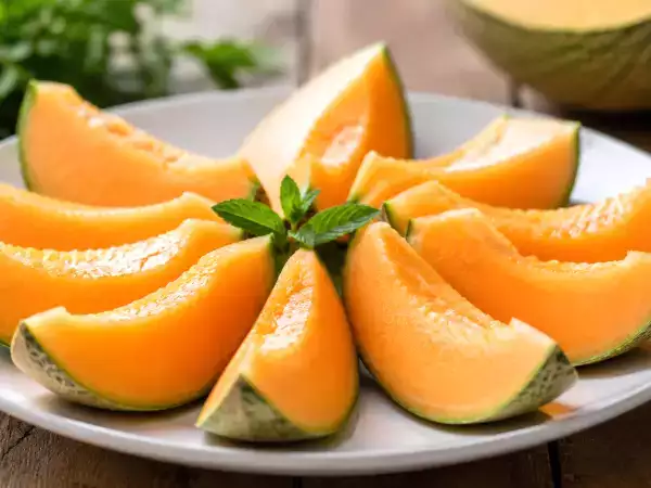 Hogyan lehet kiszúrni a tökéletes dinnyét a szupermarketben? 5 nyom, amit vásárlás előtt tudnia kell