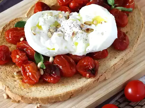 Mozzarella, burrata és stracciatella: a legfontosabb különbségek és egyszerű felhasználási tippek a receptek finomításához