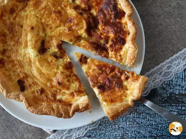 Hogyan lehet elkerülni, hogy a quiche folyadékot engedjen: egyszerű lépések a nedvességmentes sütéshez és a tészta átázásának elkerüléséhez
