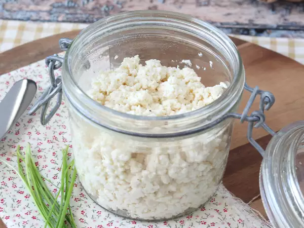 Hogyan készítsünk házi túrót? A rendkívül olcsó, mindössze 2 hozzávalóból álló recept!