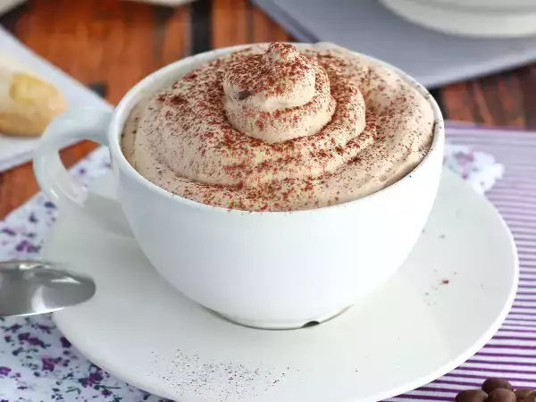 Hideg kávés italok: 4 ínycsiklandó ötlet, ami biztosan megosztja az eszpresszó- és cappuccino-rajongók véleményét