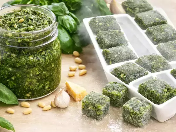 Nyáron elkészített és télre lefagyasztott pesto: mennyi ideig tart valójában, és hogyan kell tárolni, hogy ne romoljon meg