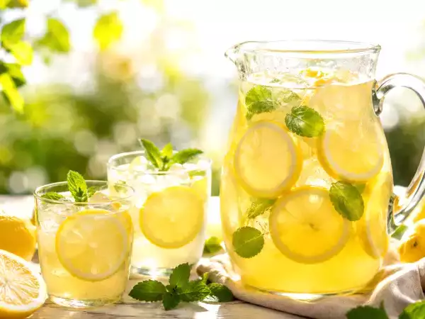 Friss és ellenállhatatlan limonádé: egy nagyon egyszerű recept, amivel felfrissítheted a nyári napjaidat