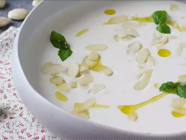 Hogyan lehet jobbá tenni az ajoblanco-t: egyszerű tippek, hogy lágy, krémes és kiegyensúlyozott ízű legyen