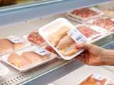 Cikkek: A csirke a szupermarketben ugyanúgy néz ki, de van valami, amit aligha vesz észre valaki, mielőtt megveszi.