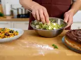 Cikkek: Napi menü, 2026. július 2.: friss cukkini-feta pogácsa, olívamártásos tészta és extra fondant gesztenyetorta