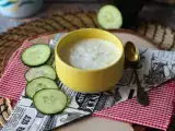 Recept Görög joghurt, uborka és hagyma mártással