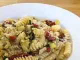 Recept Tészta cukkinivel és napon szárított paradicsommal: gyors és ízletes első fogás!