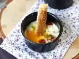 Recept Tojásos ragu kecskesajttal és napon szárított paradicsommal a légsütőben!