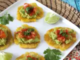 Recept Patacones, kolumbiai plantain pirítós guacamole-val és paradicsommal