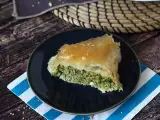 Recept Spanakopita, a szuperegyszerű görög pite spenóttal és feta sajttal