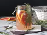 Recept Grapefruit és rozmaring ízű víz: a méregtelenítő ital hozzáadott cukor nélkül