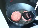 Recept Hogyan főzzük a darált steaket?