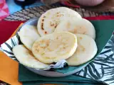 Recept Venezuelai arepas, gluténmentes zsemle, mindössze 3 hozzávalóból készült zsemle