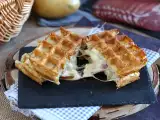 Recept Burgonyás gofri szendvics raclette-vel, a végső kényelmi étel