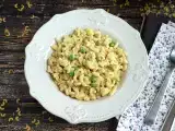 Recept Rizottó coquillettes, borsóval, cukkinivel, fokhagymával és fűszersajttal