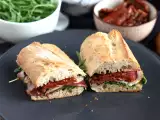Recept Szendvics füstölt kacsamellel, napon szárított paradicsommal, rukkolával és balzsamecettel