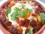 Recept Flamenco-stílusú tojás burgonyával és chorizo kolbásszal