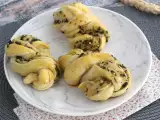 Recept Fonott zsemle pestóval